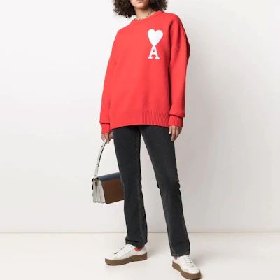 아미파리 FW21 남성용 레드 오버사이즈 울 니트 스웨터 화이트 하트 로고. H21K019018-600 Shop 아미파리 FW21 남성용 레드 오버사이즈 울 니트 스웨터 화이트 하트 로고. H21K019018-600