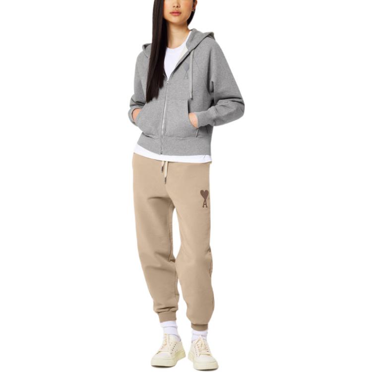 Lookbook Ami Paris AMIPARIS FW22 男女款愛心刺繡休閒褲 卡其色 秋季系列 UTR202747-267