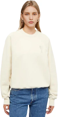 아미 파리 FW22 솔리드 컬러 하트 로고 자수 크루넥 스웨트셔츠 베이지 유니섹스 USW002747-150 Lookbook 아미 파리 FW22 솔리드 컬러 하트 로고 자수 크루넥 스웨트셔츠 베이지 유니섹스 USW002747-150