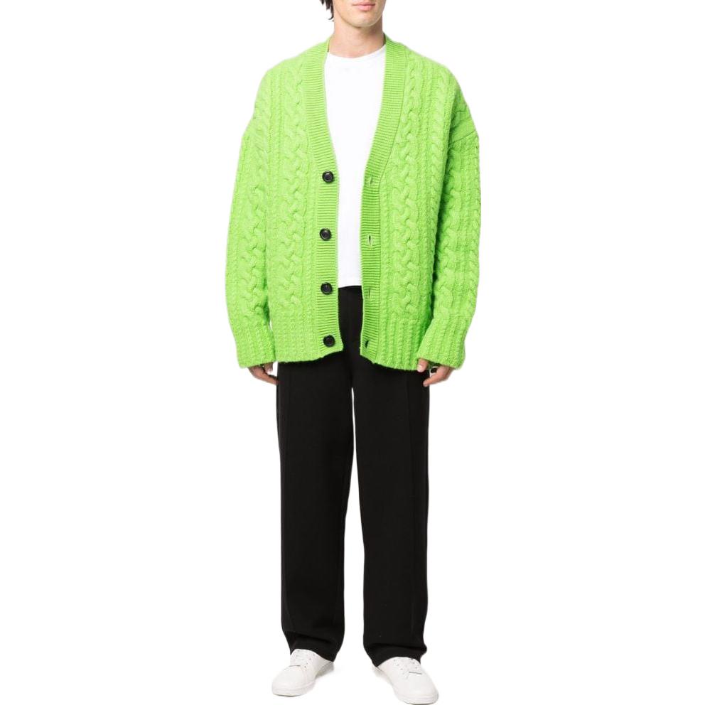 Lookbook Ami Paris FW22 綠色羊毛單扣針織外套 (中性款)。 UKC151017300