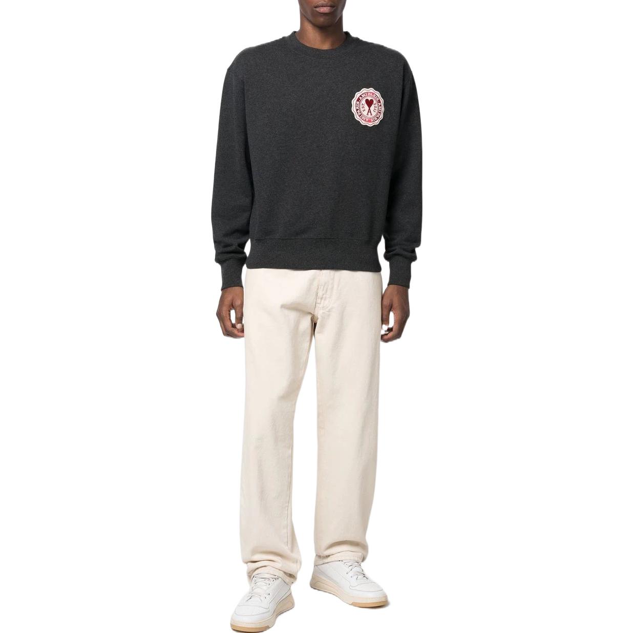 Lookbook Ami Paris AMIPARIS FW22 Sudadera Unisex Gris Charcoal con Logo Patch. USW011739