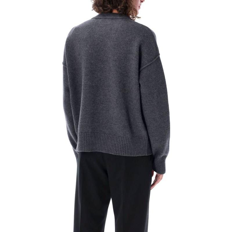 Lookbook Ami Paris AMIPARIS FW23 紅色愛心刺繡深灰羊毛毛衣 BFUKS006018-084