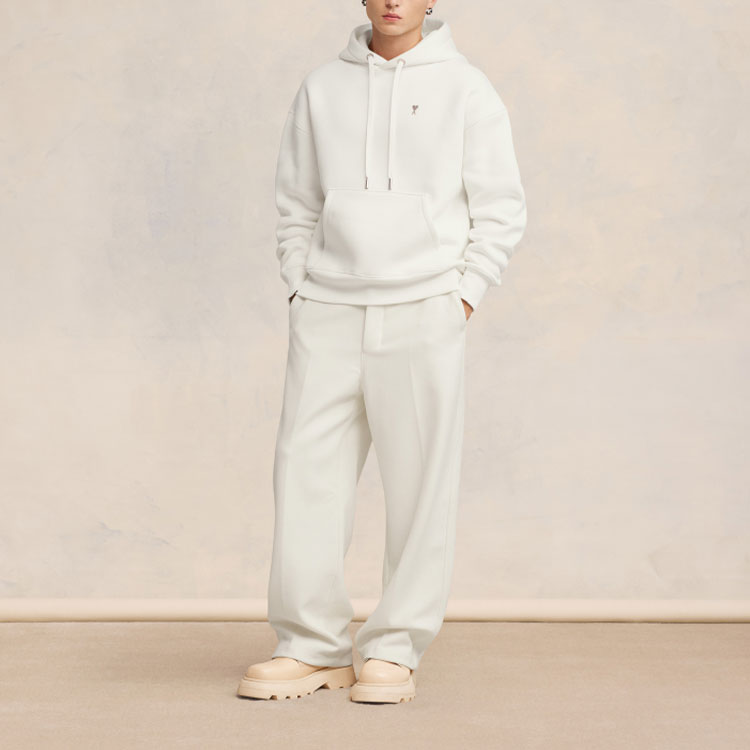 Lookbook Ami Paris FW23 愛心棉質連帽衫 男女寬鬆版 米白色。 SPUSW217740-150