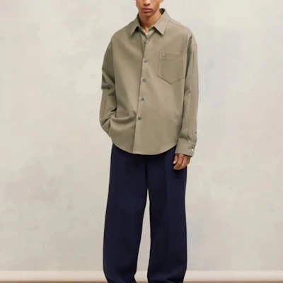 Ami Paris AMIPARIS FW23 男女宽松款纯色长袖衬衫 灰棕色 USH140CO0056-281 Lookbook Ami Paris AMIPARIS FW23 男女宽松款纯色长袖衬衫 灰棕色 USH140CO0056-281