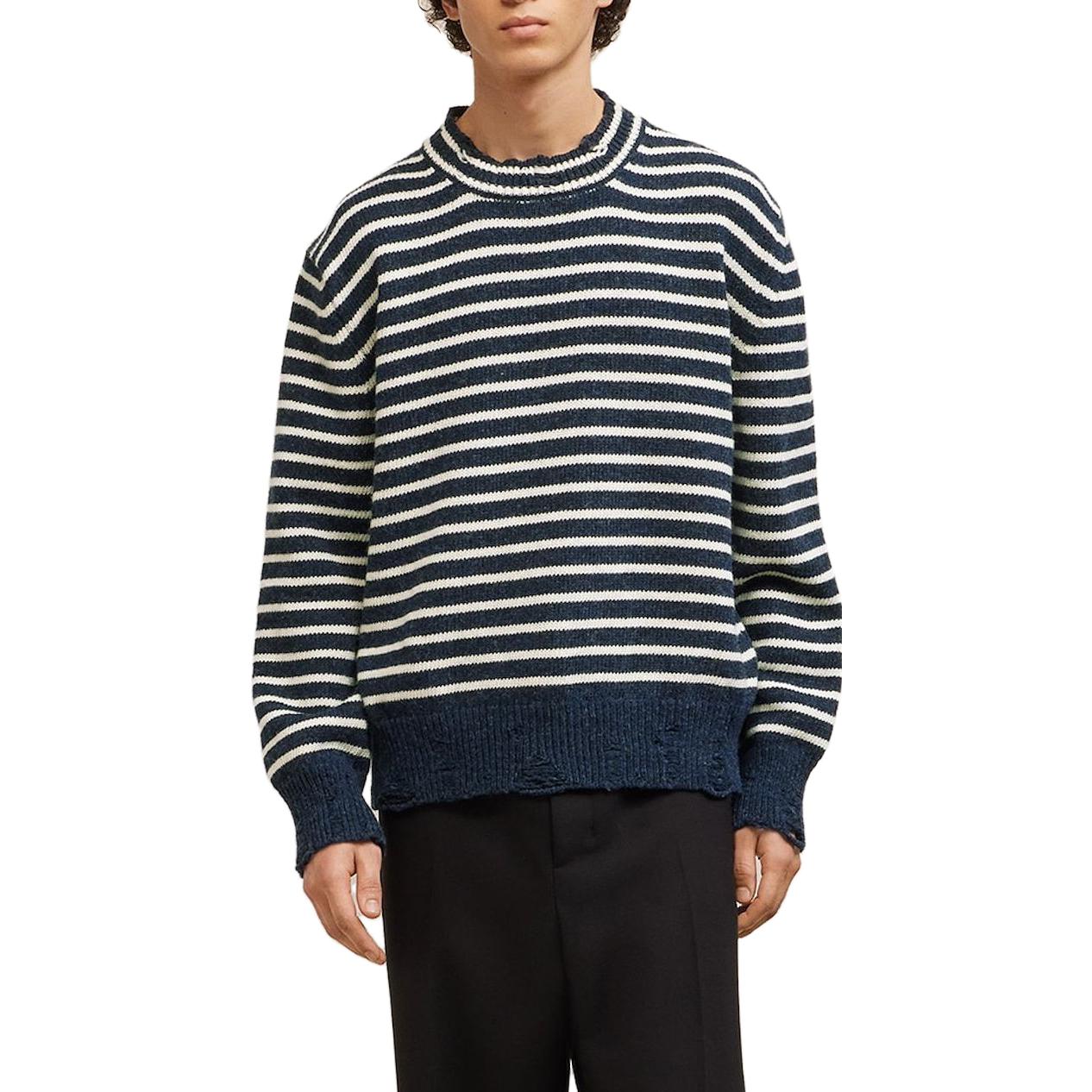 Lookbook Ami Paris AMIPARIS FW23 Suéter Unisex de Lana Rayado Azul/Marfil. UKS027KN0017477