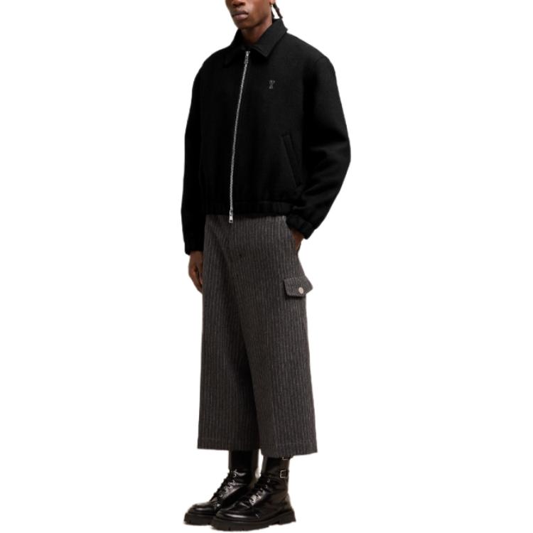 Purchase Ami Paris AMIPARIS FW24 黑色羊毛外套搭配心形刺繡。 HJK033WV0049-001