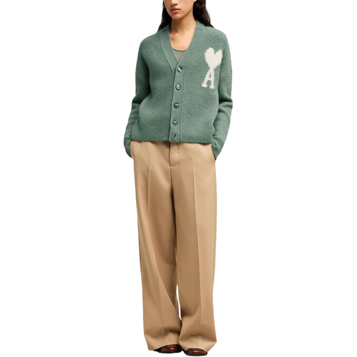 Lookbook Ami Paris AMIPARIS FW24綠雲絨心字母V領針織毛衣外套中性款 UKC025KN0032-GREEN