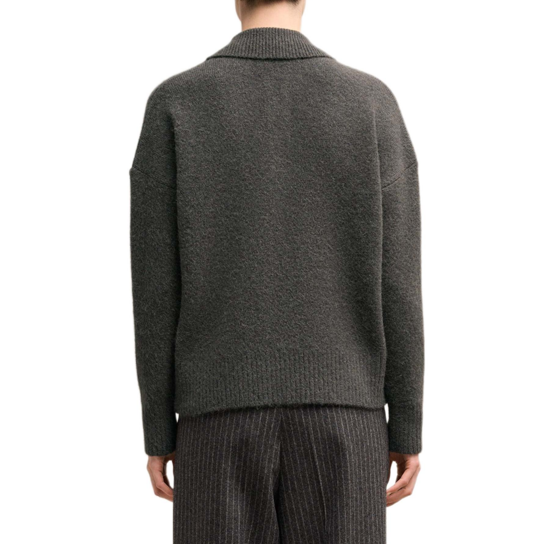 Shop Ami Paris AMIPARIS FW24 心型設計針織Polo雲彩毛衣 中性款 深灰色. UPL325KN0032-061