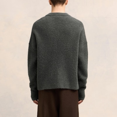 Ami Paris AMIPARIS FW24 字母愛心V領開衫雲朵毛衣中性款深灰色。 UKC025KN0032-061 Purchase Ami Paris AMIPARIS FW24 字母愛心V領開衫雲朵毛衣中性款深灰色。 UKC025KN0032-061