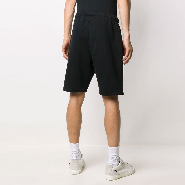 Shop 아미 파리 SS21 블랙 로고 하트 자수 반바지. E21HJ328747-001