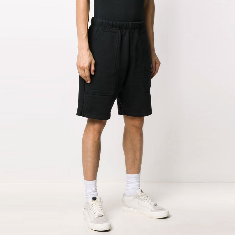 Purchase 아미 파리 SS21 블랙 로고 하트 자수 반바지. E21HJ328747-001