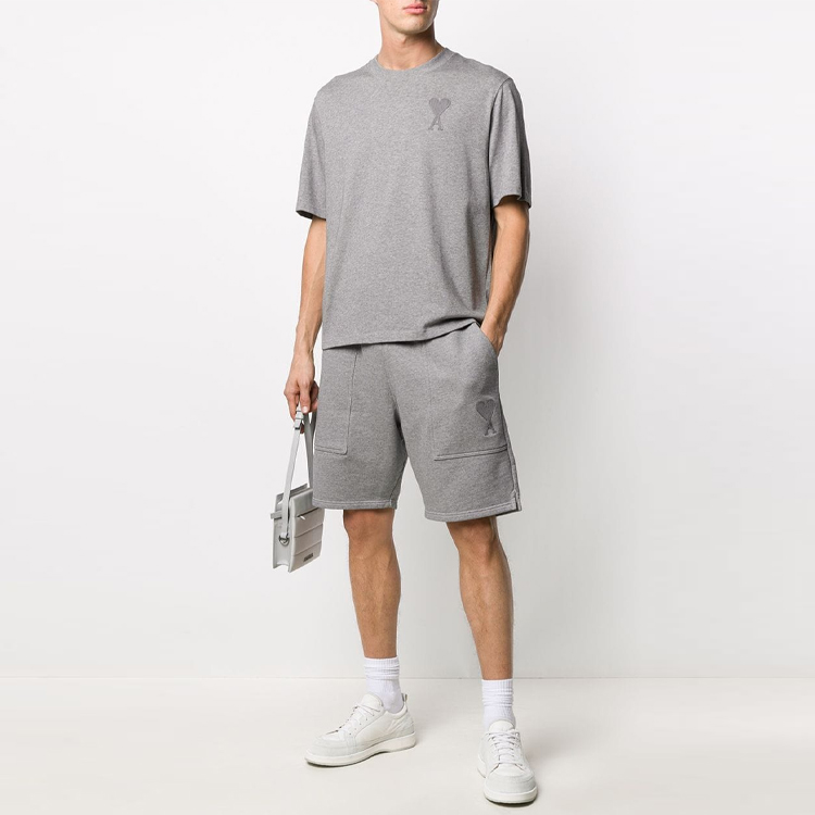Lookbook Ami Paris AMIPARIS SS21 灰色心形Logo刺繡短褲 E21HJ328747-055
