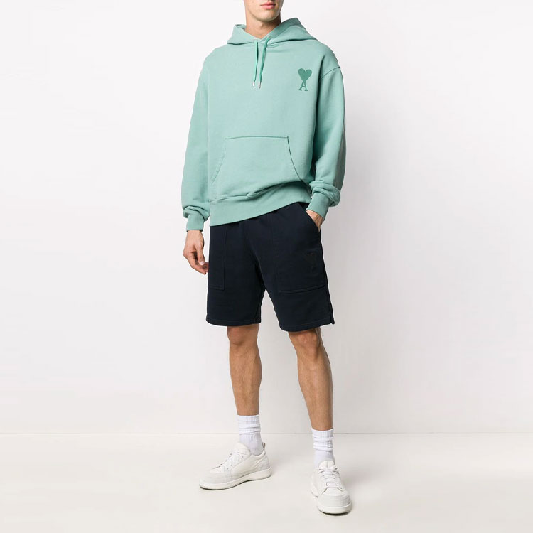 Lookbook Ami Paris AMIPARIS SS21 Shorts Azul Marino con Logo de Corazón Bordado E21HJ328747-410