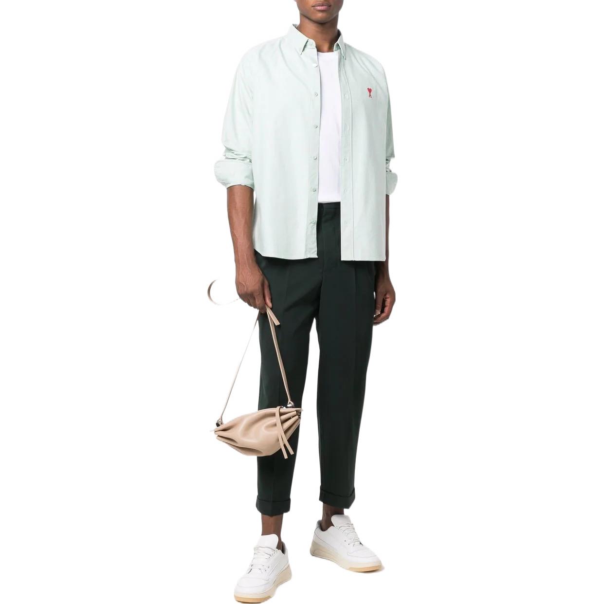 Lookbook Ami Paris AMIPARIS SS22 淺綠色寬鬆款長袖襯衫附心形標誌 HSH113480-441