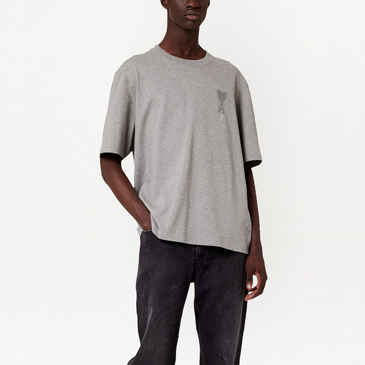 Shop Ami Paris AMIPARIS SS22 Logo Leher Bulat Unisex T-Shirt Kelabu. UTS002726-055