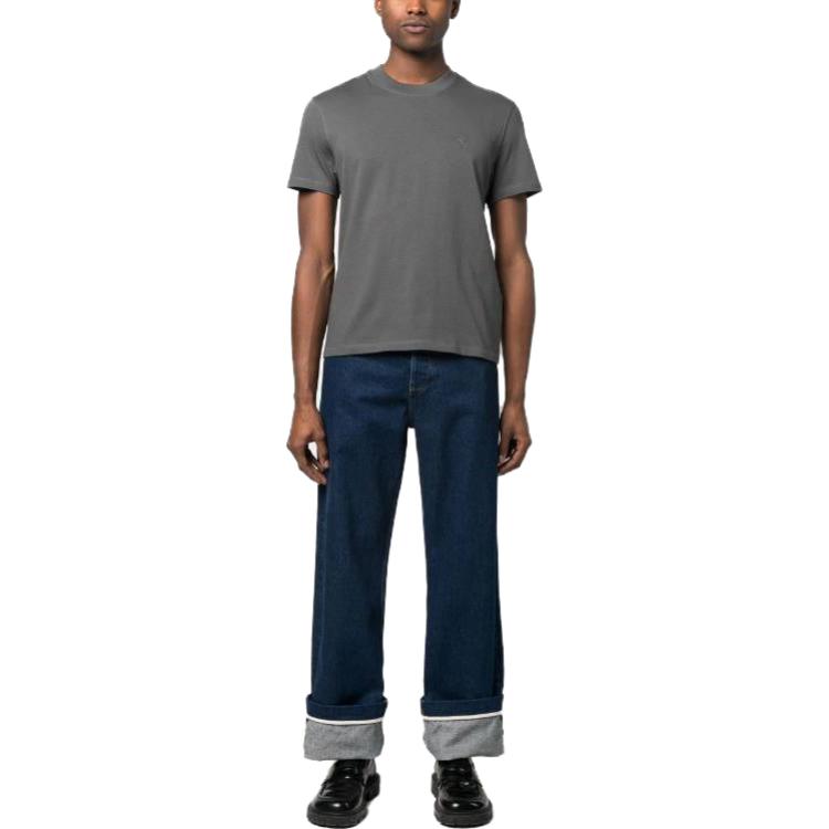 Lookbook Ami Paris SS23 Camiseta Gris Cuello Redondo Bordado Corazón Manga Corta. UTS022726-081