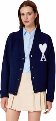 Ami Paris AMIPARIS SS23 男女款心型V領扣釦毛衣 海軍藍 UKC0020181-493 Lookbook Ami Paris AMIPARIS SS23 男女款心型V領扣釦毛衣 海軍藍 UKC0020181-493