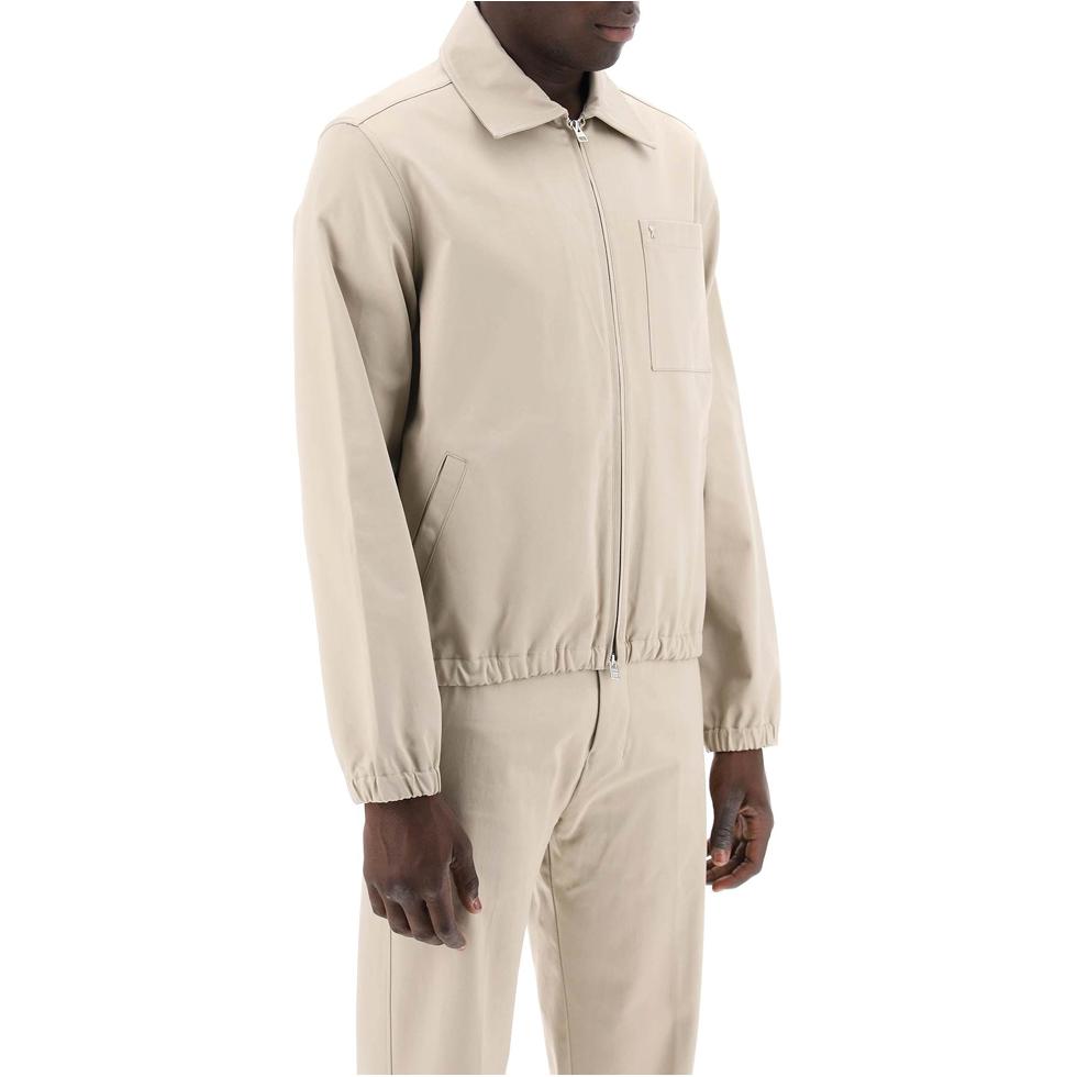 Lookbook Ami Paris AMIPARIS SS24 米色棉質夾克搭配金屬心形拉鏈設計 HJK053CO0009-271