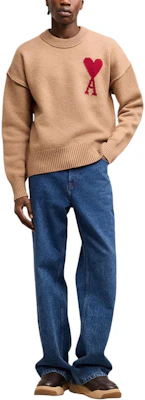 アミパリス SS24 キャメルブラウン ハートクルーネック セーター ユニセックス UKS006018-BROWN Lookbook アミパリス SS24 キャメルブラウン ハートクルーネック セーター ユニセックス UKS006018-BROWN