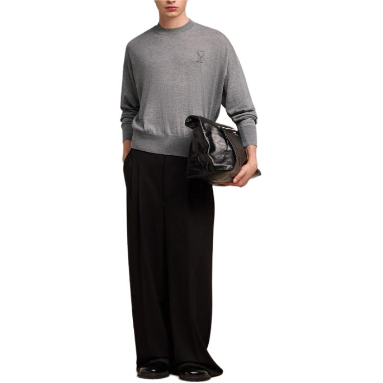 Lookbook Ami Paris AMIPARIS SS24 Heart Patch Crewneck Sweater Unisex Smoke Grey UKS042KN0039-055