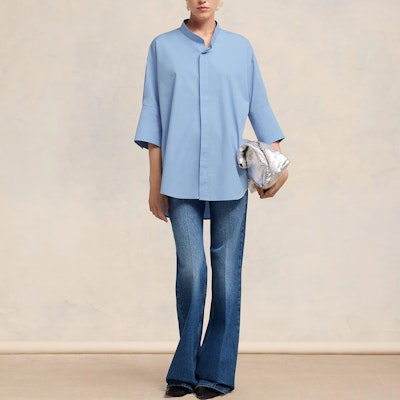 Ami Paris Baju Oversaiz Lengan 3/4 Uniseks Warna Biru SS24. USH218CO0063-484 Lookbook Ami Paris Baju Oversaiz Lengan 3/4 Uniseks Warna Biru SS24. USH218CO0063-484