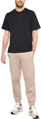 아미파리 SS24 유니섹스 하트 로고 플리스 조거팬츠 - 라이트 그레이 베이지 UTR2257492-811 Lookbook 아미파리 SS24 유니섹스 하트 로고 플리스 조거팬츠 - 라이트 그레이 베이지 UTR2257492-811