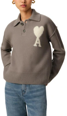 Ami Paris AMIPARIS SS25 Heart Pattern Wool Knit Polo Sweater Unisex Light Gray. UPL390KN0090-0957 Lookbook Ami Paris AMIPARIS SS25 Heart Pattern Wool Knit Polo Sweater Unisex Light Gray. UPL390KN0090-0957