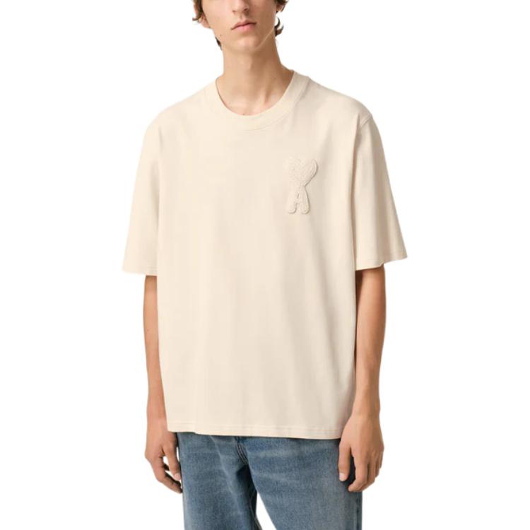 Lookbook Ami Paris Camiseta Unisex Minimalista Cómoda Beige Color Leche Manga Corta HTS055726-136