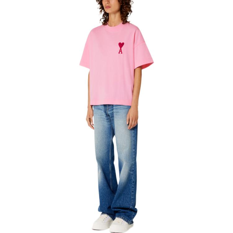 Lookbook AMI Paris Baju Pink Unisex dengan Rekaan Geometri Hati Merah. SPEUTS014726-650
