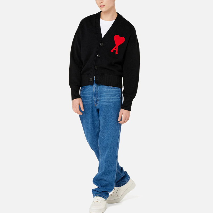 AMI Paris FW21  Black Heart Logo Embroidered V-Neck Sweater. A21HK303016-001 圖 4