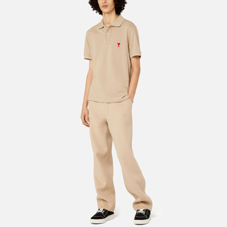 Lookbook AMI PARIS FW21 Khaki Baju Polo Lengan Pendek Logo Sulam A21HJ207760-250