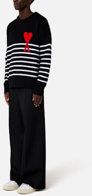 AMI Paris FW21 ブラックウールセーター レッドハート刺繍ロゴ メンズ用 H21K029018-004 Lookbook AMI Paris FW21 ブラックウールセーター レッドハート刺繍ロゴ メンズ用 H21K029018-004