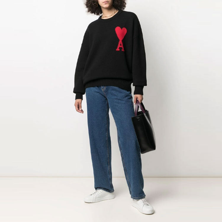 Lookbook AMI Paris FW21 黑色羊毛紅心標誌圓領男女款毛衣 H21K009018-001