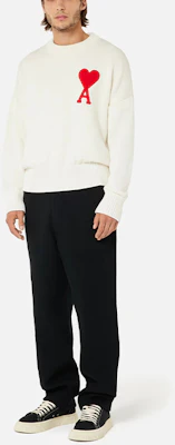 AMI巴黎 FW21 心形红标羊毛圆领毛衣 男女款 白色 A21HK009016-100 Lookbook AMI巴黎 FW21 心形红标羊毛圆领毛衣 男女款 白色 A21HK009016-100