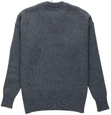 AMI Paris FW21 ビッグハートロゴ ウールクルーネックニットセーター グレー. H21K009-018055 Lookbook AMI Paris FW21 ビッグハートロゴ ウールクルーネックニットセーター グレー. H21K009-018055