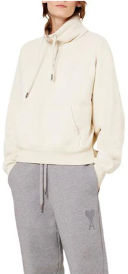 AMI Paris FW22 Logo Sulam Hoodie Half-Zip Uniseks Off-White. USW502747150 Lookbook AMI Paris FW22 Logo Sulam Hoodie Half-Zip Uniseks Off-White. USW502747150