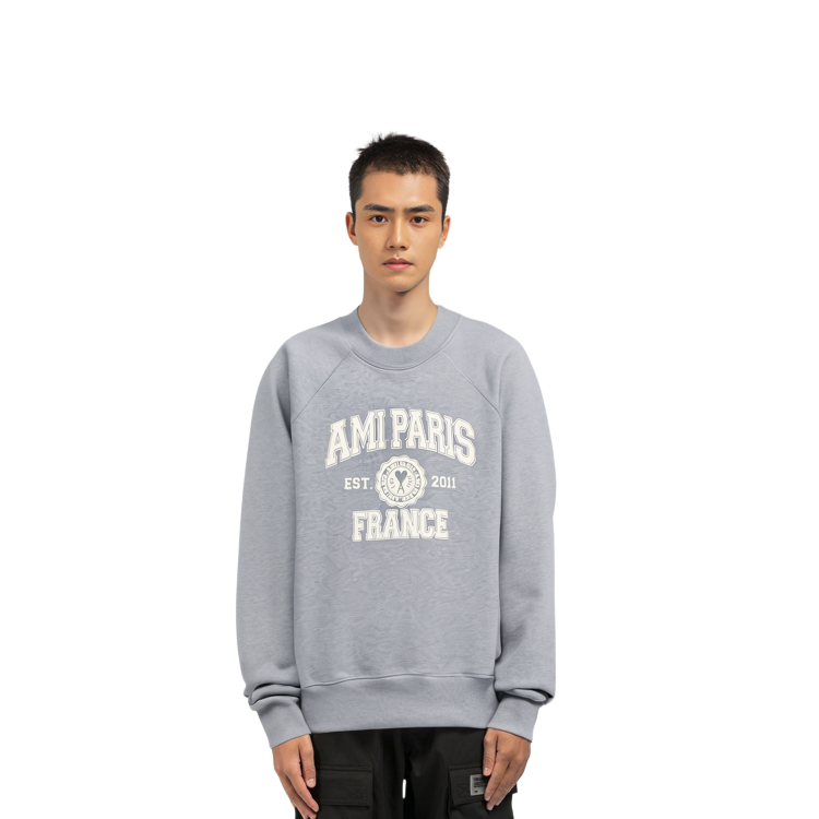 Shop Sudadera Unisex Gris AMI PARIS FW22 con Logo Frontal. USW010747055