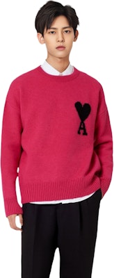 AMI Paris FW22 粉色愛心Logo羊毛圓領毛衣 男女皆宜款式. UKS002018-630 Lookbook AMI Paris FW22 粉色愛心Logo羊毛圓領毛衣 男女皆宜款式. UKS002018-630