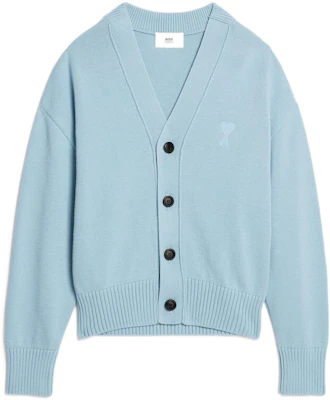 Suéter Azul de Manga Larga con Botones Sencillos AMI Paris FW22 UKC008016-464 Order Suéter Azul de Manga Larga con Botones Sencillos AMI Paris FW22 UKC008016-464