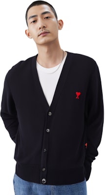 AMI Paris FW23 黑色愛心刺繡美麗諾羊毛針織開衫. HKC111KN0025-001 Lookbook AMI Paris FW23 黑色愛心刺繡美麗諾羊毛針織開衫. HKC111KN0025-001