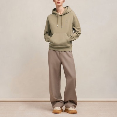 AMI Paris FW23 愛心刺繡連帽衫 中性 灰米色套頭衛衣 USW203730-281 Lookbook AMI Paris FW23 愛心刺繡連帽衫 中性 灰米色套頭衛衣 USW203730-281