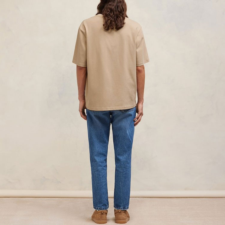 Shop AMI Paris FW23 Baju T-Shirt Oversized Beige Logo Hati Sulam Unisex. UTS005726265