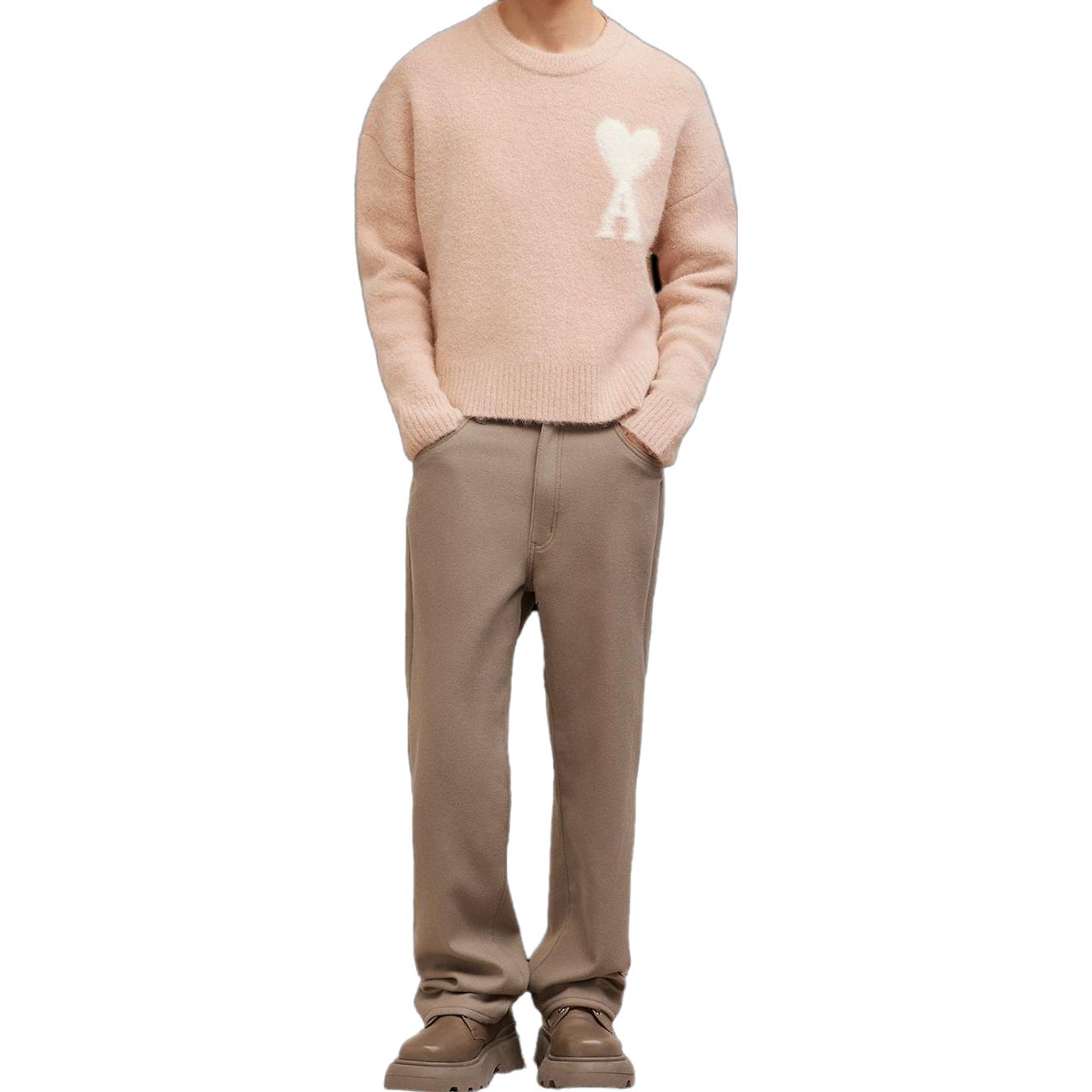 Lookbook Suéter de Punto AMI PARIS FW23 Rosa con Jacquard de Corazón. UKS025KN0032-685