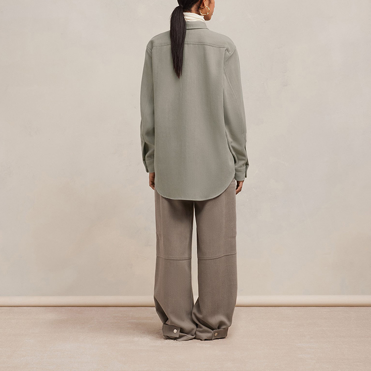 Shop AMI Paris FW23 Camisa Chaqueta Unisex de Manga Larga con Bolsillo Frontal. UJK224WV0030281