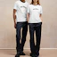 Lookbook Camiseta Unisex AMI PARIS FW24 Blanca de Manga Corta con Ribetes en Contraste. UTS047724-100