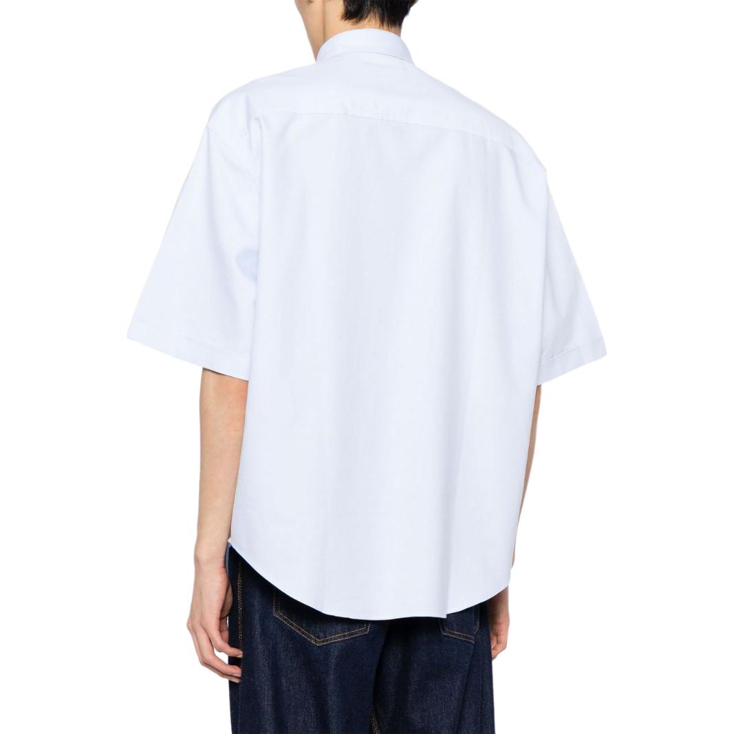 Shop Camisa Unisex Manga Corta Azul AMI Paris con Corazón Bordado. H23HSH230CO0031