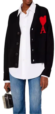 AMI Paris Heart Wool V-Neck Sweater Unisex Hitam BFUKC0020181-009 Lookbook AMI Paris Heart Wool V-Neck Sweater Unisex Hitam BFUKC0020181-009