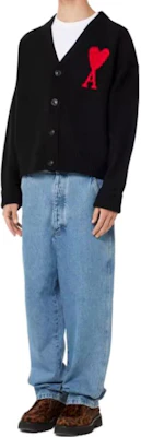 AMI Paris Heart Wool V-Neck Sweater Unisex Hitam BFUKC0020181-009 Purchase AMI Paris Heart Wool V-Neck Sweater Unisex Hitam BFUKC0020181-009