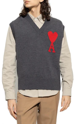 아미 파리 로고 브이넥 민소매 니트 조끼 유니섹스 UKS702018-067 Lookbook 아미 파리 로고 브이넥 민소매 니트 조끼 유니섹스 UKS702018-067