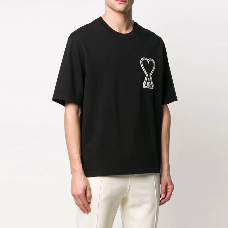 Purchase Camiseta Negra Cuello Redondo AMI PARIS SS21 Logo Corazón Bordado. A20HJ137726-001